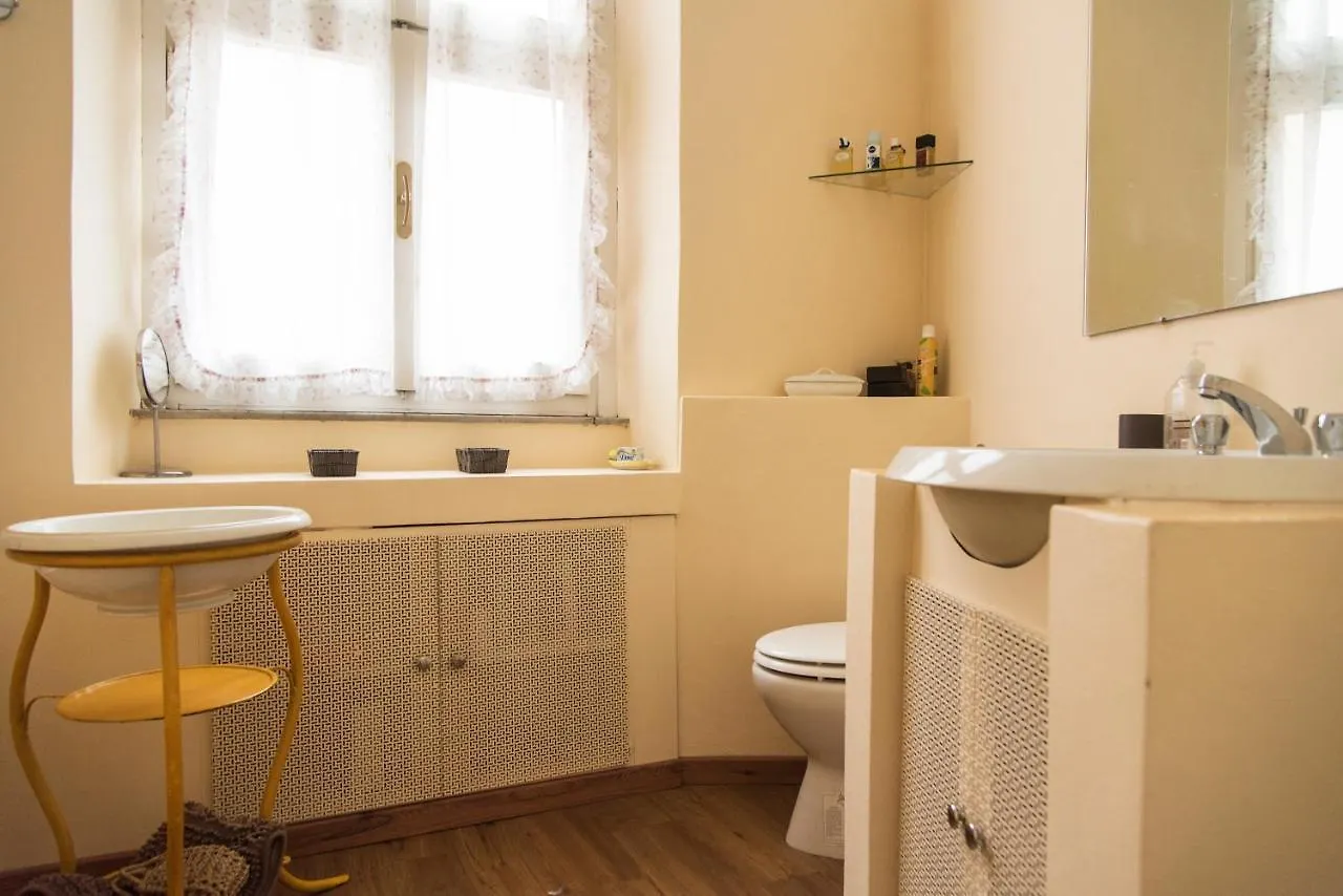 Brera District 2 Bedrooms -Youhosty Milán 0*,  Italia