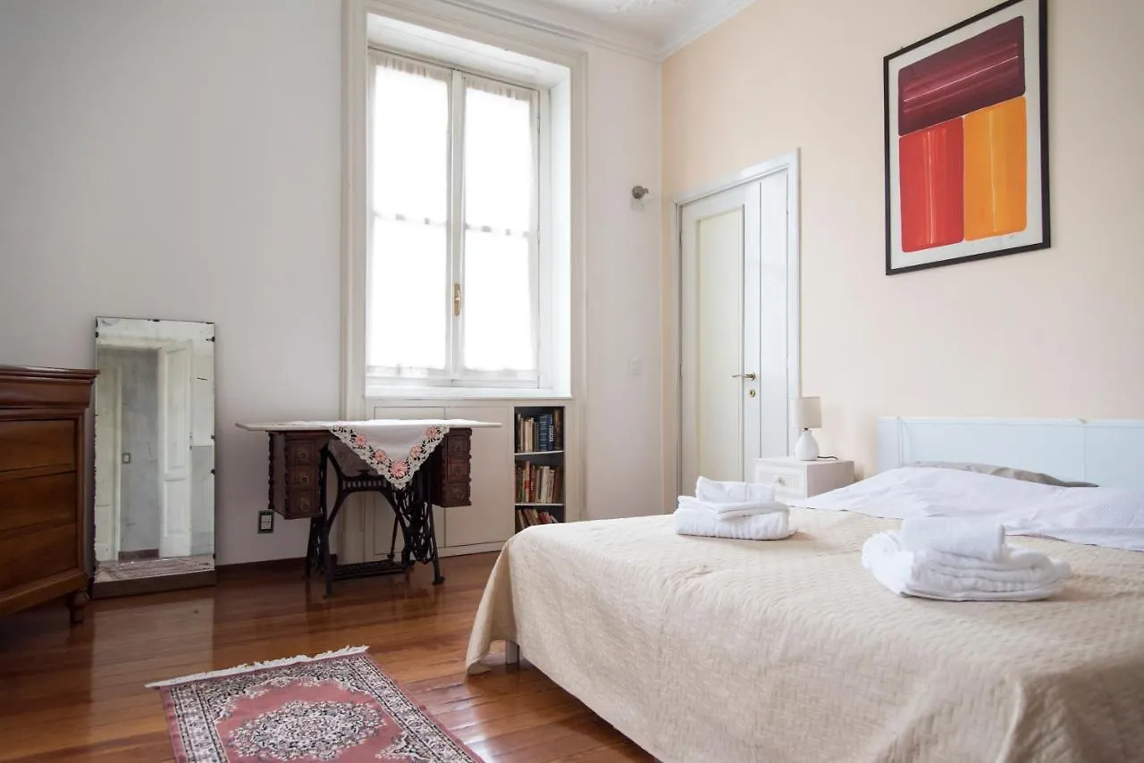 Brera District 2 Bedrooms -Youhosty Milán 0*,  Italia